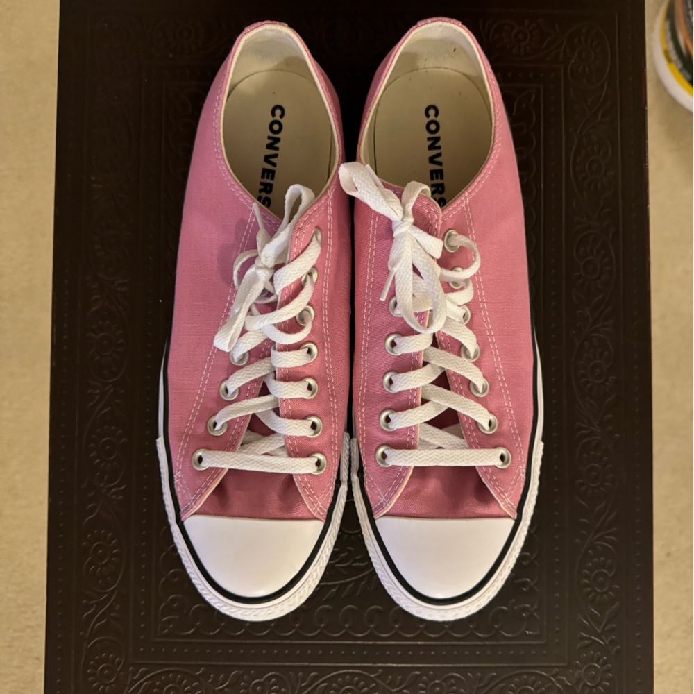 Men’s size 11 ‘Magic Flamingo’ low top Converse